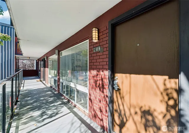 Photo 4 of Condo for sale at 752 Bellevue Ave E #204, Seattle, WA 98102 | MLS# NWM2591426 | Listing updated on 2026-10-12