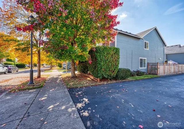 Photo 4 of Single family home for sale at 6913 Axis St SE, Lacey, WA 98513 | MLS# NWM2591437 | Listing updated on 2026-10-08