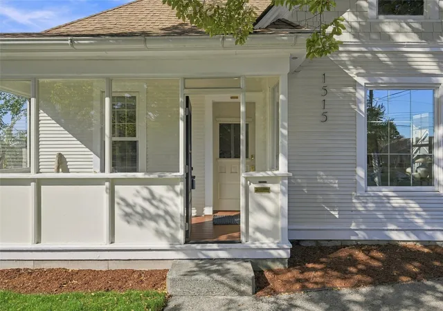 Photo 3 of Single family home for sale at 1515 F St, Bellingham, WA 98225 | MLS# NWM2591442 | Listing updated on 2026-10-29
