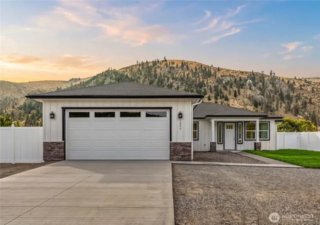 Photo 1 of Single family home for sale at 3890 Stayman Flats Rd, Chelan, WA 98816 | MLS# NWM2591446 | Listing updated on 2026-10-21