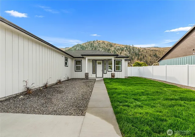 Photo 2 of Single family home for sale at 3890 Stayman Flats Rd, Chelan, WA 98816 | MLS# NWM2591446 | Listing updated on 2026-10-21