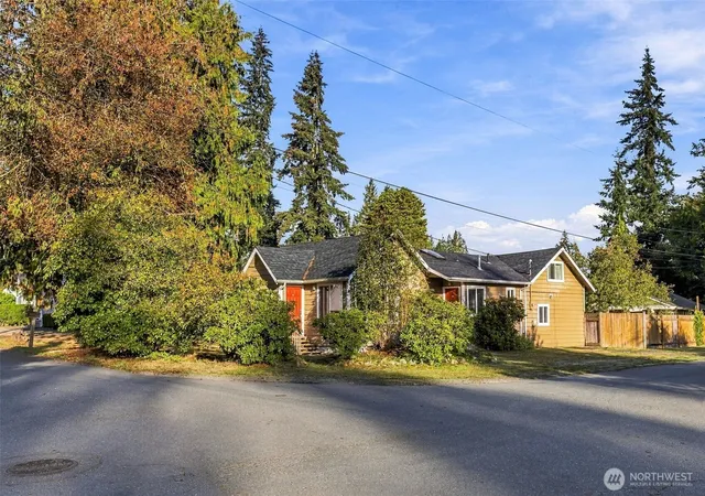 Single family home for sale at 2431 Monroe Ave, Everett, WA 98203 | MLS# NWM2591455