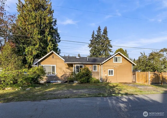 Photo 2 of Single family home for sale at 2431 Monroe Ave, Everett, WA 98203 | MLS# NWM2591455 | Listing updated on 2026-10-07