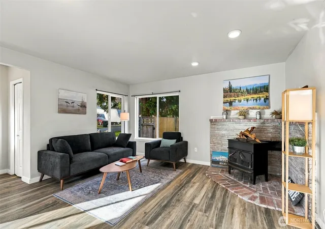 Photo 4 of Single family home for sale at 2431 Monroe Ave, Everett, WA 98203 | MLS# NWM2591455 | Listing updated on 2026-10-07