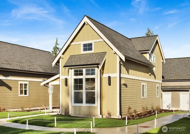 Photo 1 of Single family home for sale at 530 E Sunset Dr #12, Bellingham, WA 98225 | MLS# NWM2591461 | Listing updated on 2026-10-07