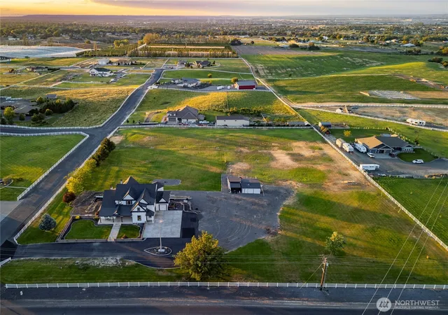 Photo 3 of Mansion for sale at 37503 S Hawks Tree Pr Se, Kennewick, WA 99337 | MLS# NWM2591473 | Listing updated on 2026-10-09