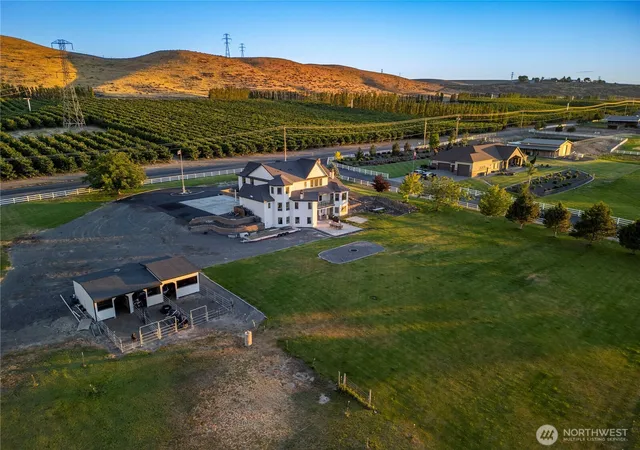 Photo 3 of Single family home for sale at 37503 S Hawks Tree Pr SE, Kennewick, WA 99337 | MLS# NWM2591473 | Listing updated on 2026-10-09