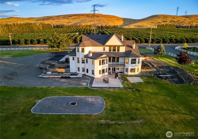 Photo 4 of Single family home for sale at 37503 S Hawks Tree Pr SE, Kennewick, WA 99337 | MLS# NWM2591473 | Listing updated on 2026-10-09
