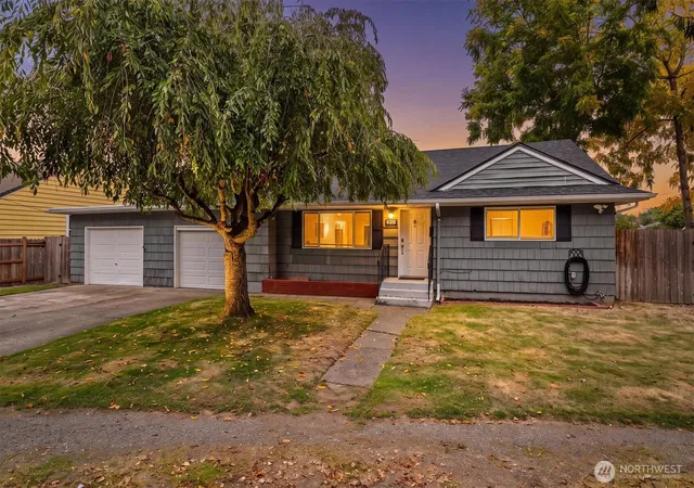 Single family home for sale at 620 D St SE, Auburn, WA 98002 | MLS# NWM2591484