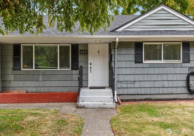 Photo 1 of Single family home for sale at 620 D St SE, Auburn, WA 98002 | MLS# NWM2591484 | Listing updated on 2026-10-14