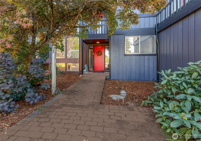 Photo 1 of Single family home for sale at 10904 Evergreen Ter Ln SW, Lakewood, WA 98498 | MLS# NWM2591487 | Listing updated on 2026-10-15