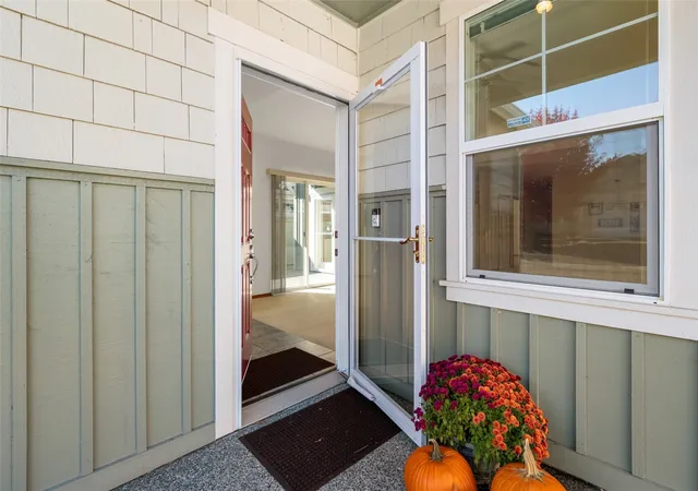 Photo 3 of Single family home for sale at 1649 SW Vanguard St, Oak Harbor, WA 98277 | MLS# NWM2591497 | Listing updated on 2026-10-26