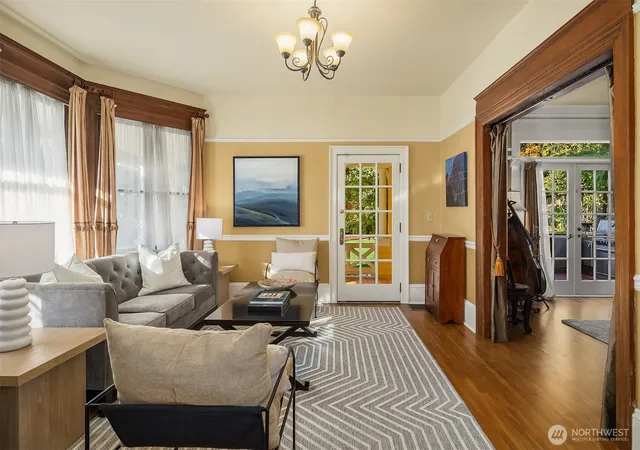 Photo 4 of Single family home for sale at 726 12th Avenue E, Seattle, WA 98102 | MLS# NWM2591512 | Listing updated on 2026-10-12