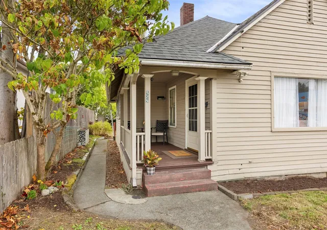 Photo 1 of Single family home for sale at 525 Dr Ml King Way, Bremerton, WA 98337 | MLS# NWM2591518 | Listing updated on 2026-10-16