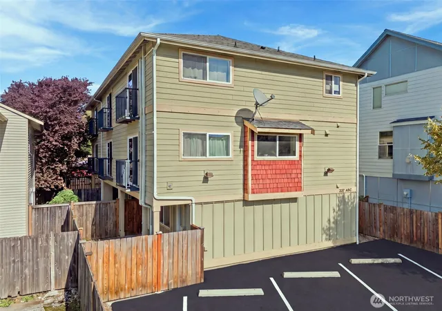 Townhouse for sale at 337 N 105th Street #A, Seattle, WA 98133 | MLS# NWM2591538