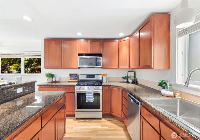 Photo 3 of Townhouse for sale at 337 N 105th Street #A, Seattle, WA 98133 | MLS# NWM2591538 | Listing updated on 2026-10-07