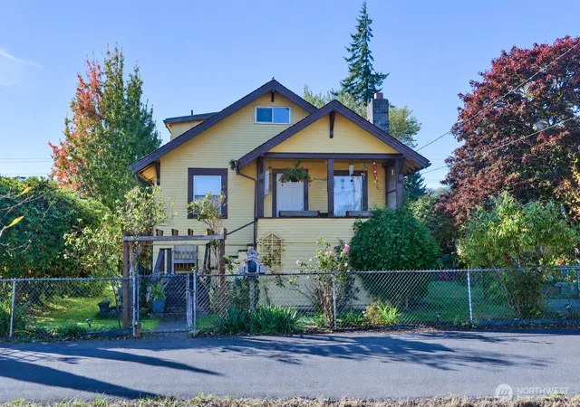 Single family home for sale at 1131 W Schley St, Aberdeen, WA 98520 | MLS# NWM2591556