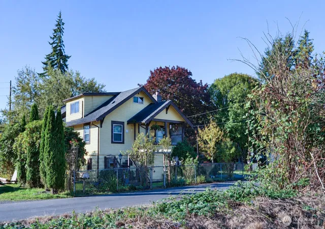 Photo 2 of Single family home for sale at 1131 W Schley St, Aberdeen, WA 98520 | MLS# NWM2591556 | Listing updated on 2026-10-08