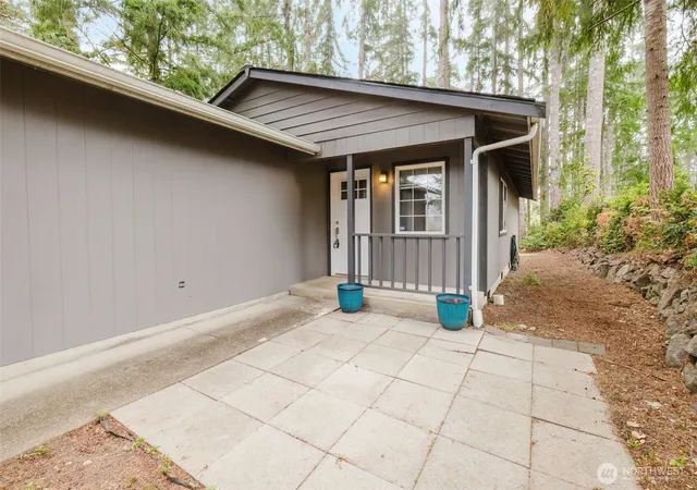 Photo 1 of Single family home for sale at 310 E Rd Of Tralee, Shelton, WA 98584 | MLS# NWM2591560 | Listing updated on 2026-10-09