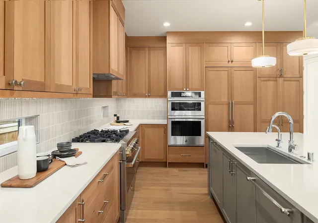 Photo 4 of Condo for sale at 10932 102nd Avenue NE, Kirkland, WA 98033 | MLS# NWM2591568 | Listing updated on 2026-10-23