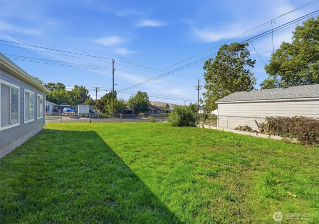 Photo 3 of Single family home for sale at 801 Willard Ave, Richland, WA 99352 | MLS# NWM2591569 | Listing updated on 2026-10-08