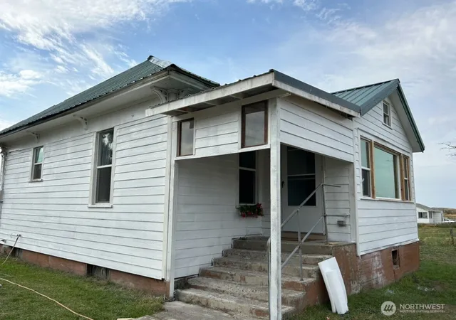 Photo 1 of Single family home for sale at 4 Sw Raymond St, Wilbur, WA 99185 | MLS# NWM2591576 | Listing updated on 2026-10-07