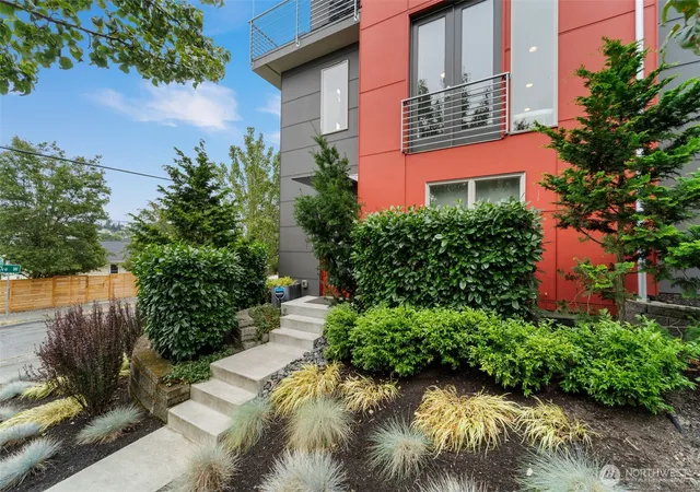 Photo 2 of Townhouse for sale at 2201 W Ruffner St, Seattle, WA 98199 | MLS# NWM2591581 | Listing updated on 2026-10-26