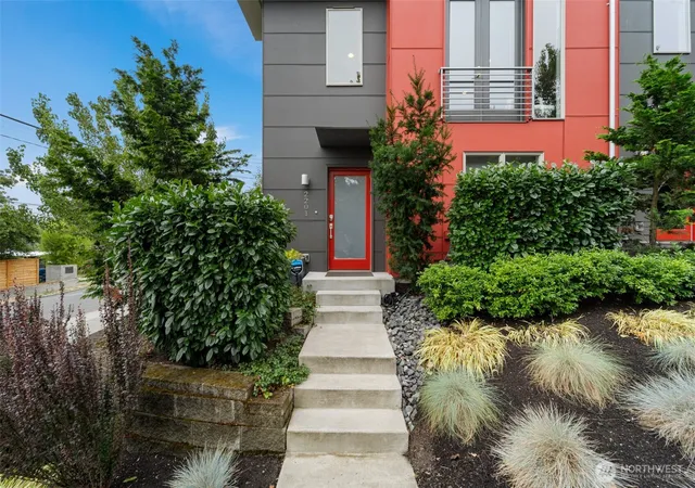 Photo 3 of Townhouse for sale at 2201 W Ruffner St, Seattle, WA 98199 | MLS# NWM2591581 | Listing updated on 2026-10-26
