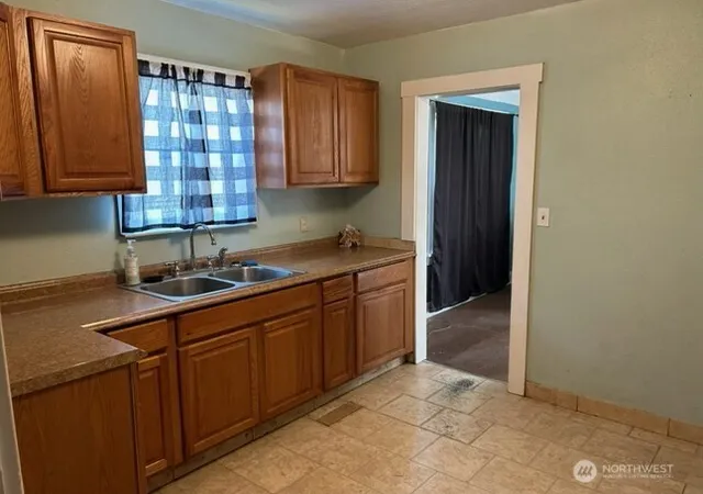 Photo 2 of Single family home for sale at 310 S Birch St, Omak, WA 98841 | MLS# NWM2591596 | Listing updated on 2026-10-07