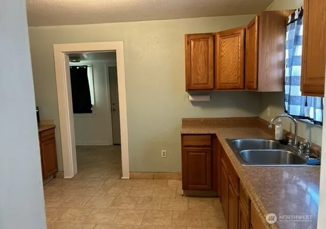 Photo 3 of Single family home for sale at 310 S Birch St, Omak, WA 98841 | MLS# NWM2591596 | Listing updated on 2026-10-07