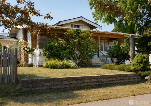 Photo 3 of Single family home for sale at 1811 9th, Anacortes, WA 98221 | MLS# NWM2591606 | Listing updated on 2026-10-17