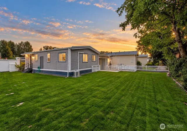 Photo 3 of Manufactured home for sale at 10813 62nd Street Ct E #1, Puyallup, WA 98372 | MLS# NWM2591609 | Listing updated on 2026-10-10