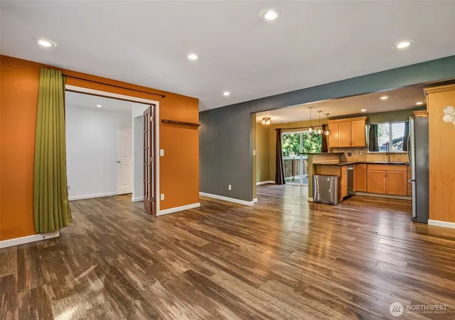 Photo 4 of Single family home for sale at 4501 W Tapps Dr E, Lake Tapps, WA 98391 | MLS# NWM2591613 | Listing updated on 2026-10-10