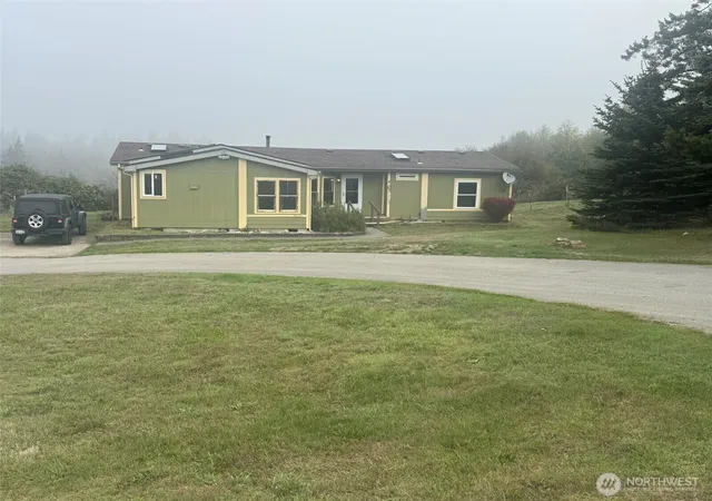 Photo 3 of Manufactured home for sale at 262 Moonstone Pl, Oak Harbor, WA 98277 | MLS# NWM2591616 | Listing updated on 2026-10-08
