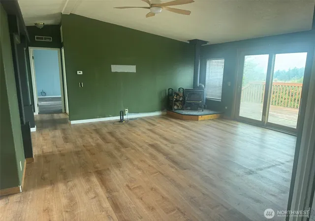 Photo 4 of Manufactured home for sale at 262 Moonstone Pl, Oak Harbor, WA 98277 | MLS# NWM2591616 | Listing updated on 2026-10-09