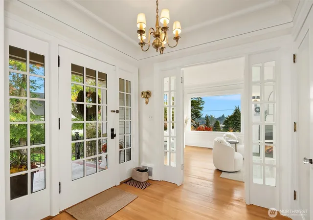 Photo 3 of Sale Pending at 1103 E Hamlin St, Seattle, WA 98102 | MLS# NWM2591622 | Listing updated on 2026-10-13