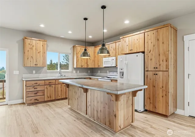 Photo 4 of Single family home for sale at 518 Clark Crk Rd #B, Longview, WA 98632 | MLS# NWM2591625 | Listing updated on 2026-10-19