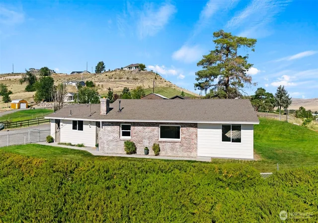 Photo 3 of Sale Pending at 3670 N Wenas, Selah, WA 98942 | MLS# NWM2591629 | Listing updated on 2026-10-13