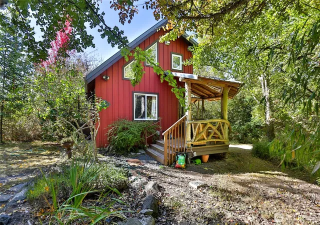 Photo 3 of Single family home for sale at 505 Linder St, Friday Harbor, WA 98250 | MLS# NWM2591633 | Listing updated on 2026-10-10