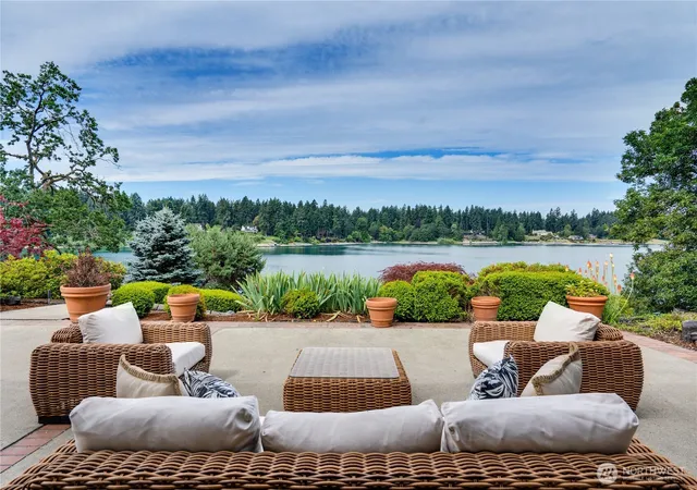 Photo 1 of Single family home for sale at 6638 Hilltop Ln, Lakewood, WA 98499 | MLS# NWM2591638 | Listing updated on 2026-10-08
