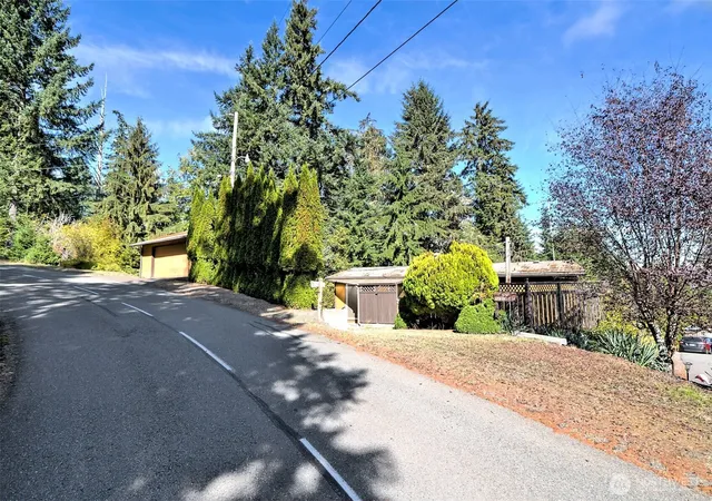 Photo 3 of Sale Pending at 140 N Spindrift Dr, Lilliwaup, WA 98555 | MLS# NWM2591639 | Listing updated on 2026-10-15