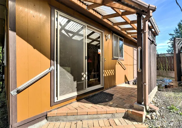 Photo 4 of Sale Pending at 140 N Spindrift Dr, Lilliwaup, WA 98555 | MLS# NWM2591639 | Listing updated on 2026-10-15
