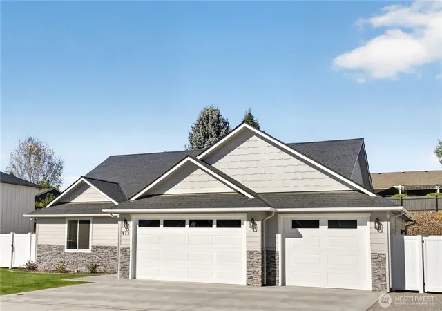 Photo 1 of Single family home for sale at 873 NE Tyler Pl, East Wenatchee, WA 98802 | MLS# NWM2591641 | Listing updated on 2026-10-15