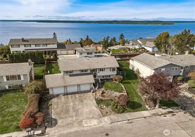 Single family home for sale at 27525 12th Place S, Des Moines, WA 98198 | MLS# NWM2591645