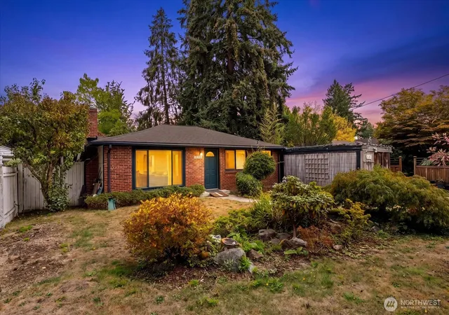 Single family home for sale at 14714 31st Avenue NE, Shoreline, WA 98155 | MLS# NWM2591651