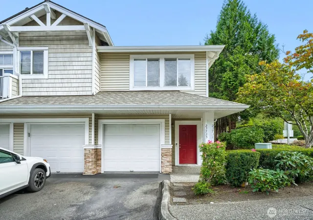 Photo 2 of Sale Pending at 23735 Se Summerhill Ln, Issaquah, WA 98029 | MLS# NWM2591657 | Listing updated on 2026-10-19