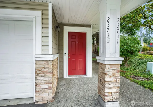Photo 3 of Sale Pending at 23735 Se Summerhill Ln, Issaquah, WA 98029 | MLS# NWM2591657 | Listing updated on 2026-10-19