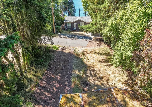 Photo 3 of Sale Pending at 4903 Ravenridge Dr, Freeland, WA 98249 | MLS# NWM2591674 | Listing updated on 2026-10-08