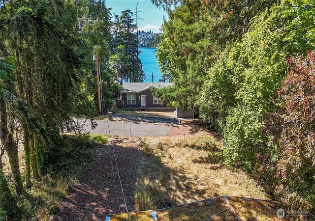 Photo 3 of Sale Pending at 4903 Ravenridge Dr, Freeland, WA 98249 | MLS# NWM2591674 | Listing updated on 2026-10-08