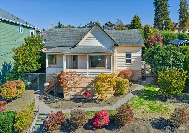 Single family home for sale at 606 Renton Ave S, Renton, WA 98057 | MLS# NWM2591717